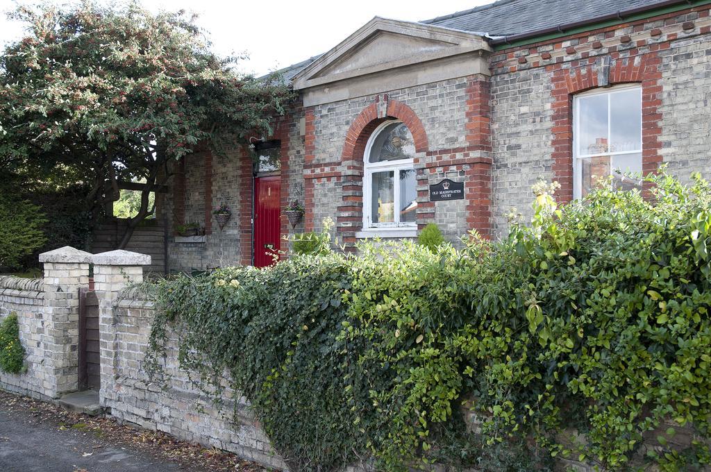 לינה וארוחת בוקר Melbourn The Old Magistrates Court מראה חיצוני תמונה