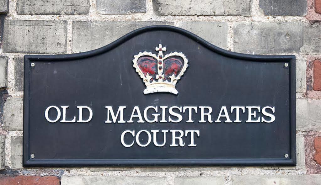 לינה וארוחת בוקר Melbourn The Old Magistrates Court מראה חיצוני תמונה
